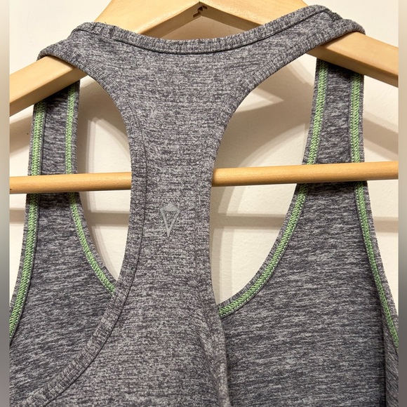 IVIVVA by LULULEMON girls grey racer back tank in excellent condition size 10 - Picture 3 of 4